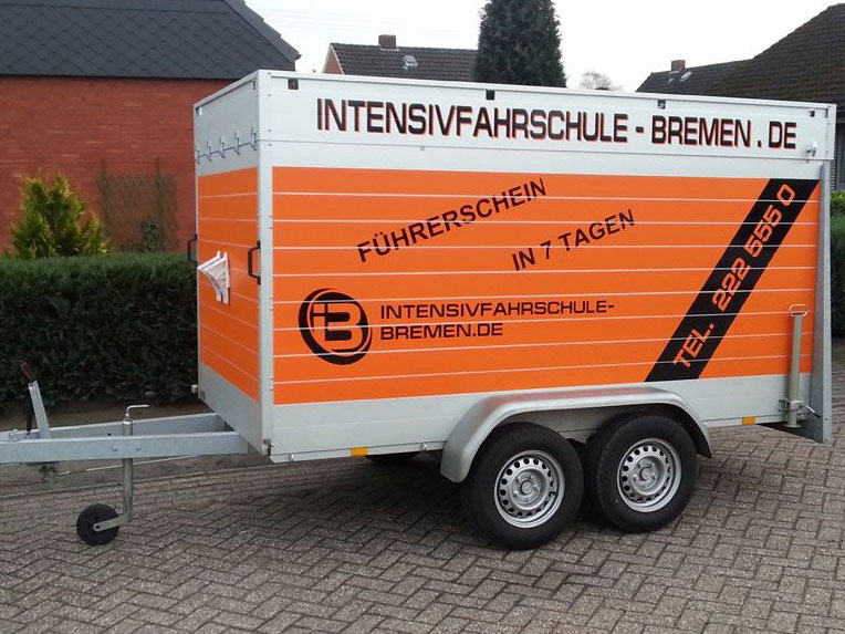 Intensivfahrschule Bremen GmbH - Die Fahrzeuge - Zentralachsanhänger (Anssems)